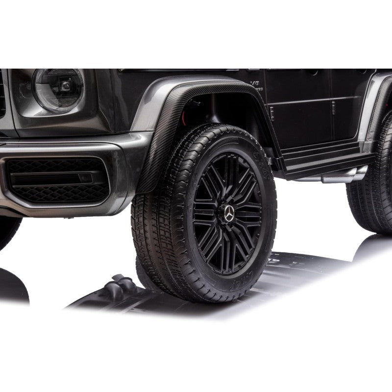 Mercedes AMG G63 Maxi 24V Auto Elettrica per Bambini 2 Posti con 4 Motori Telecomando Sedile in Pelle e Ruote in Gomma – Variante Grigio