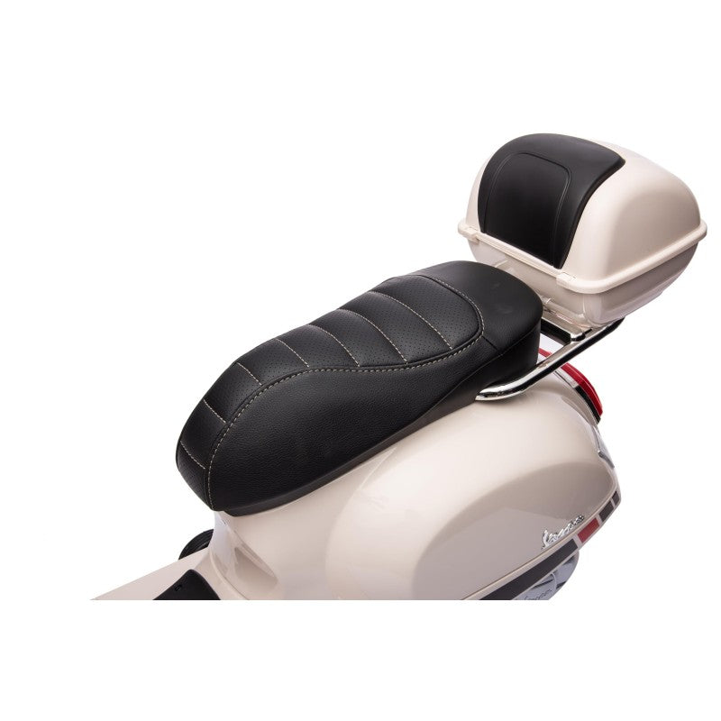Moto Elettrica Scooter Per Bambini VESPA GTS SUPER 12V con Bauletto MP3 Luci a Led Sedile in Pelle Full Optional – Variante Bianco