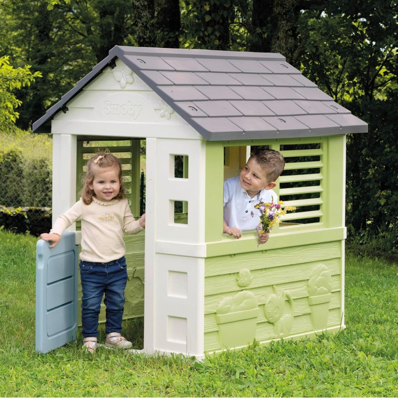 Smoby 7600810737 Jolie Maison Casetta da giardino dal Design Moderno con Cancello Finestre con Persiane in Materiale Riciclato
